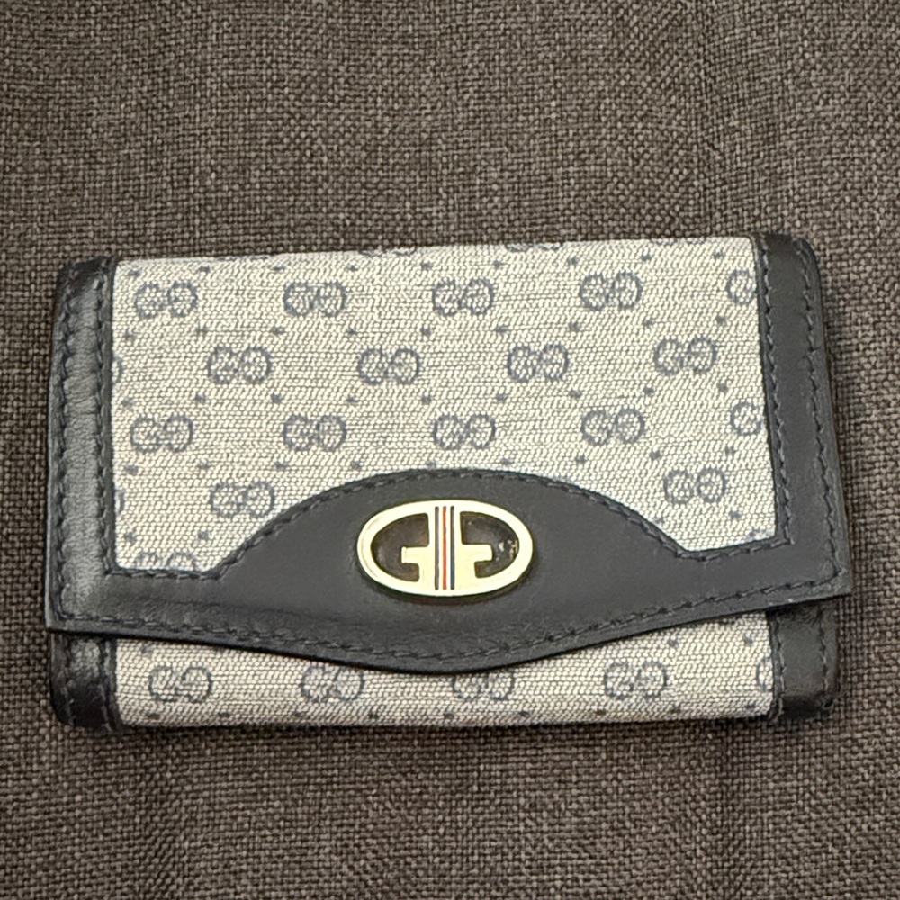 11. Gucci Midnight Blue and Gray Key Holder (6 key rings)
